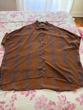 Oversized Brown Short-Sleeve Button-Down Shirt with Subtle Blue Print